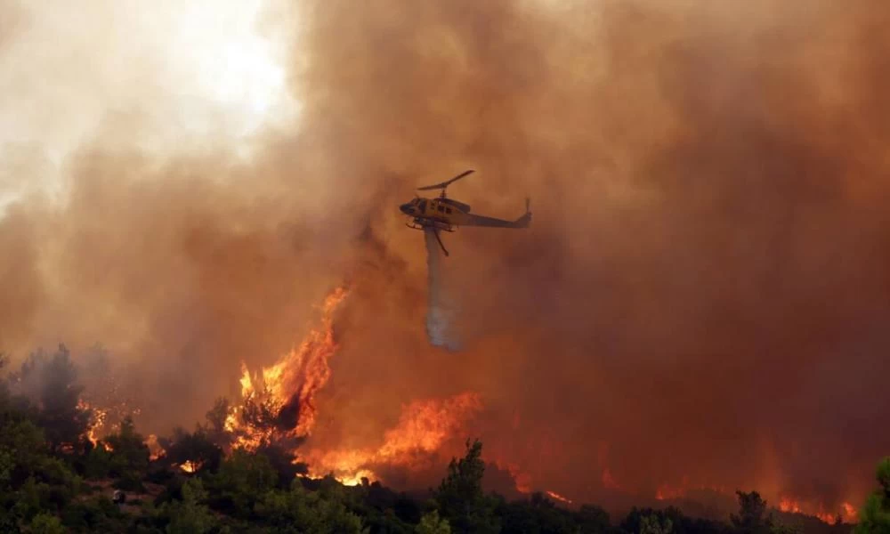 Φωτιά στα Βίλια: Κάτοικος καταγγέλλει ότι δεν υπήρχε νερό για ανεφοδιασμό